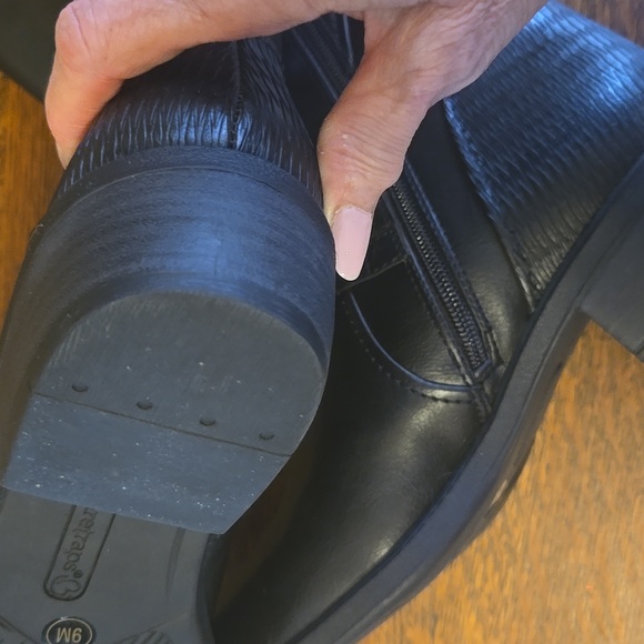 Baretraps Black Low Heel Boots New Without Box Size 9 M - Picture 9 of 16